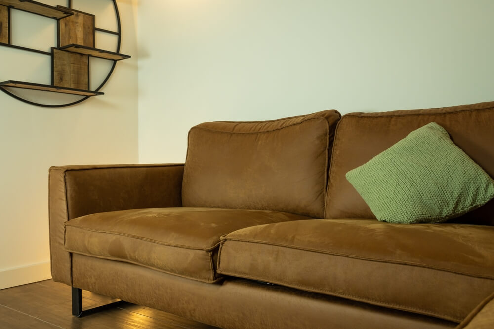 Como limpar sofá de camurça