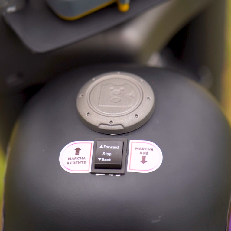 Velocidade e direção moto elétrica infantil