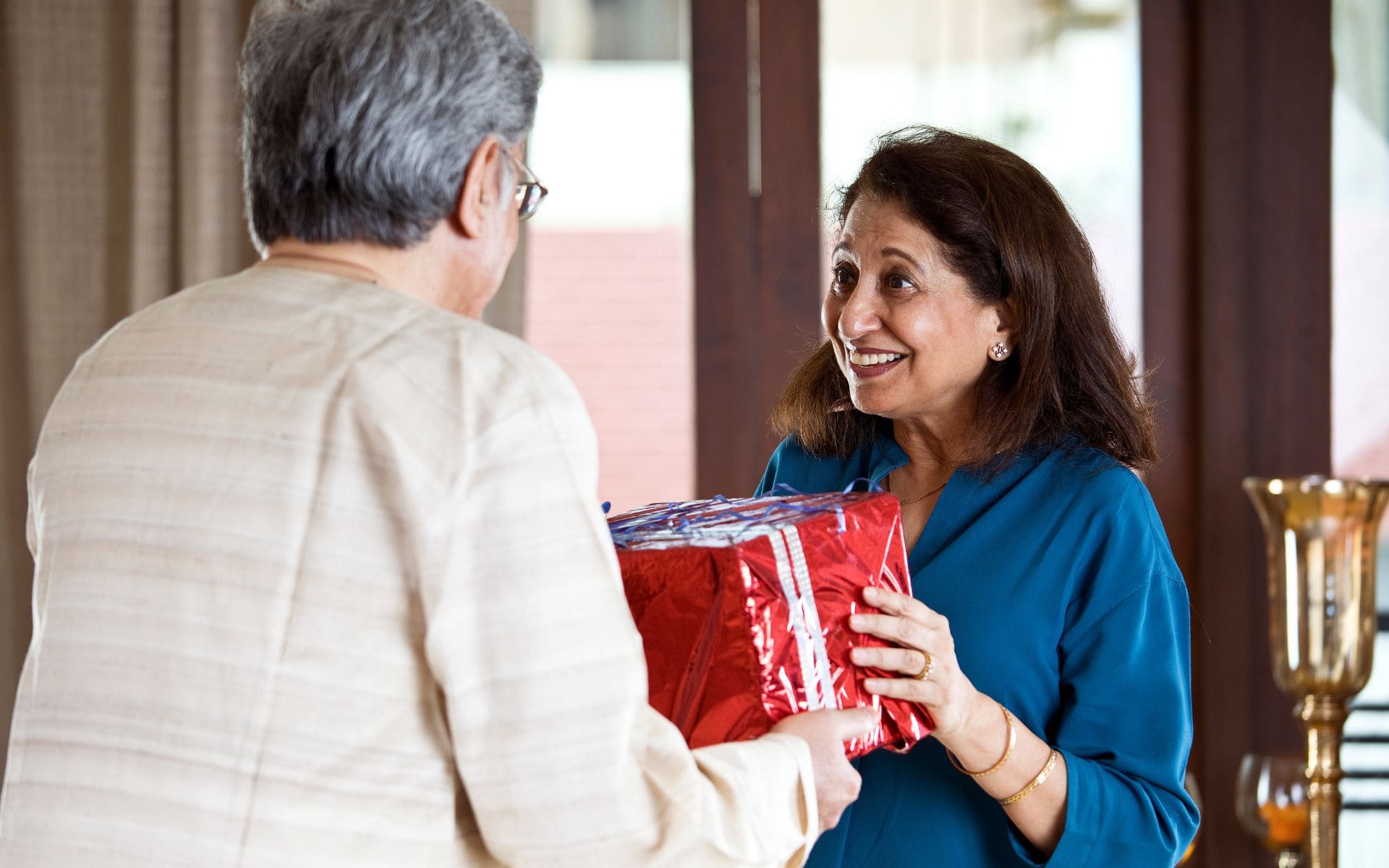 Cansou de ouvir reclamação ou não acertar ou sem ideia de presente para esposa? Trouxemos sugestões que ela vai amar e se sentir querida.